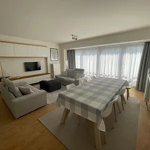 Perfect Gelegen Met Gratis Overdekte Staanplaats , Oostende België